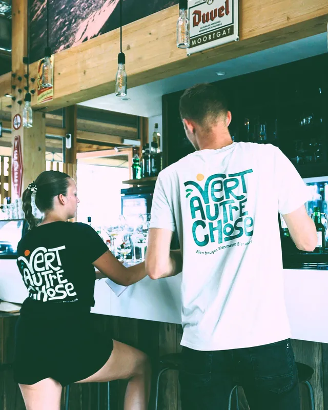L'équipe de Vert Autre Chose au service en salle