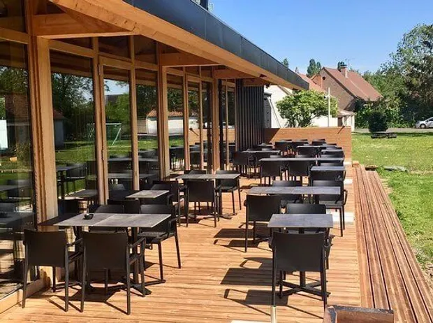 La terrasse de Vert Autre Chose en fin de journée