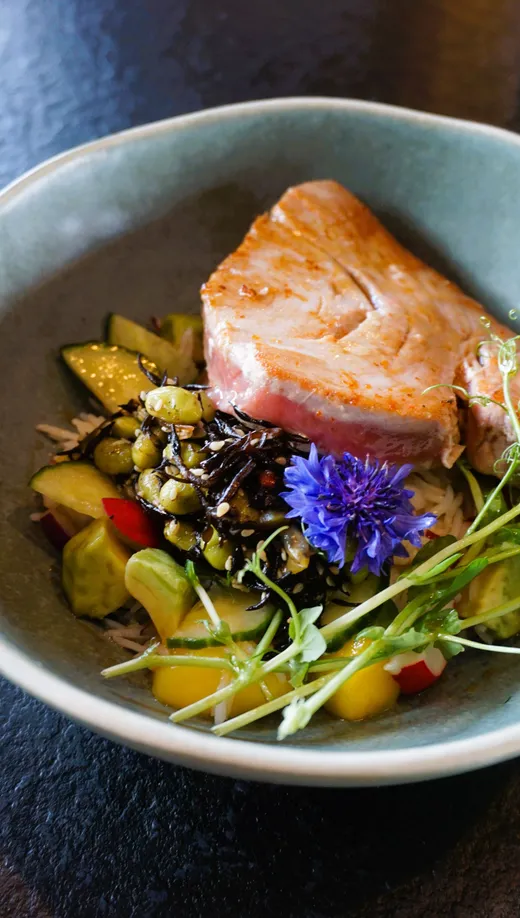 Assiette de saumon et légumes de saison